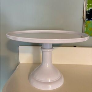 white plastic cake stand, 11.5 in diameter